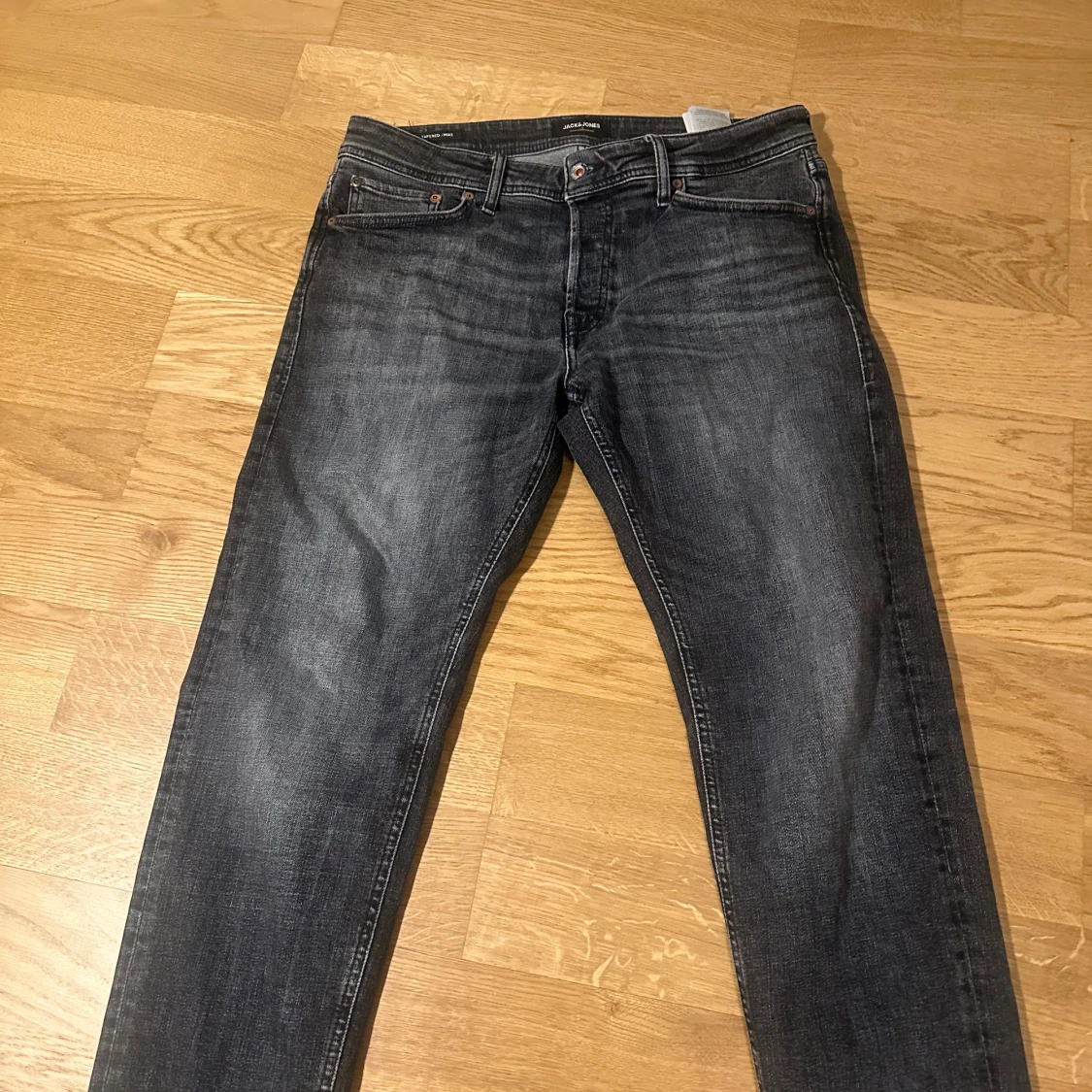 Svarta jeans från Jack and Jones  - 1