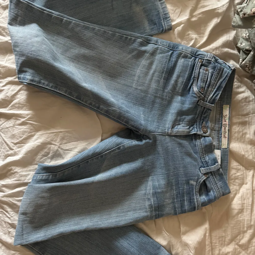 Lågmidjade jeans boot cut midjemått:39 cm Innebenslängd 72cm Inga defekter. Farkut & Housut.