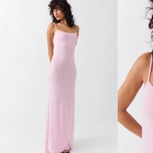 Ljusrosa långklänning Gina tricot XS - Elegant ljusrosa långklänning med smala axelband. Använd 1 gång!!