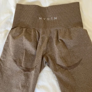 Bruna leggings från NVGTN - Oanvända tights från NVGTN!