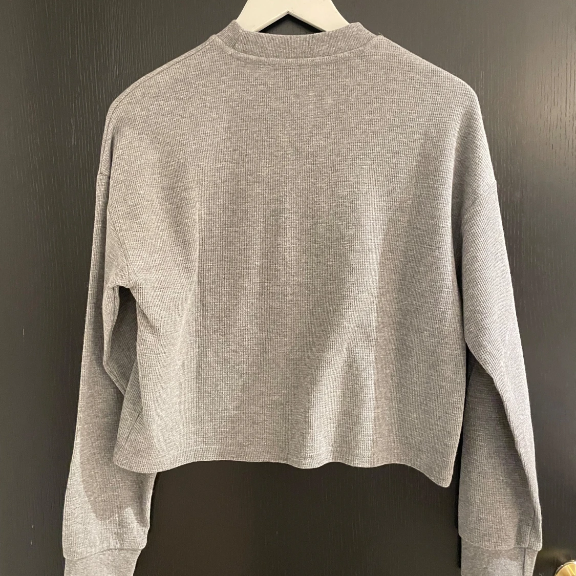 Grå croppad tröja från Zign - 2