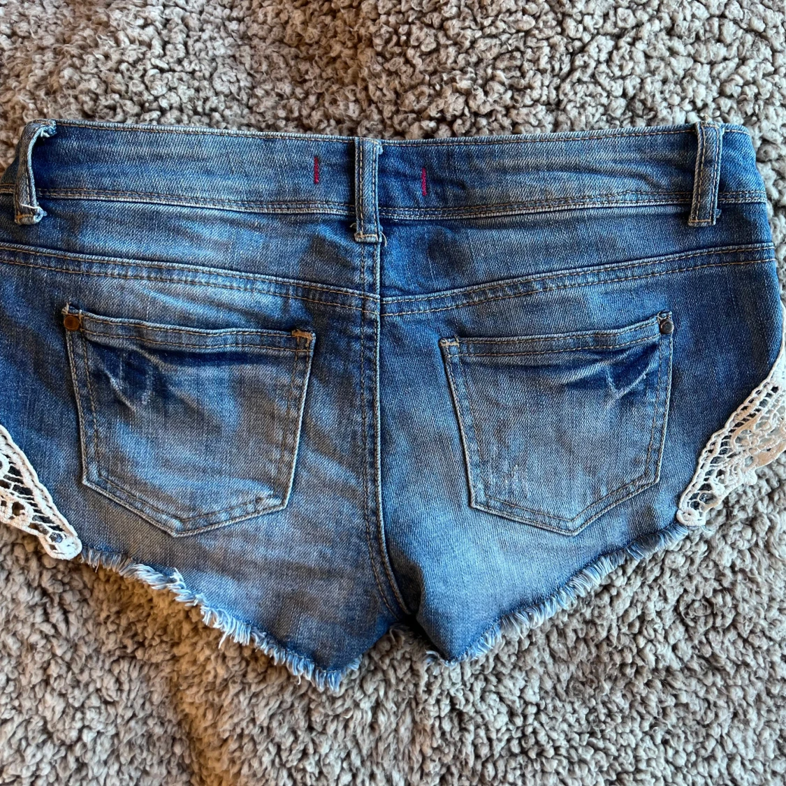 Blå jeansshorts med spetsdetaljer från Tally Weijl - 2