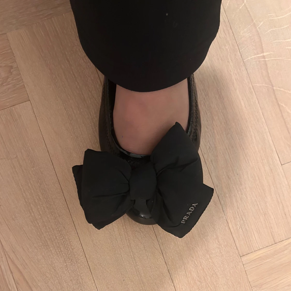 Svarta ballerinaskor från Prada - 3