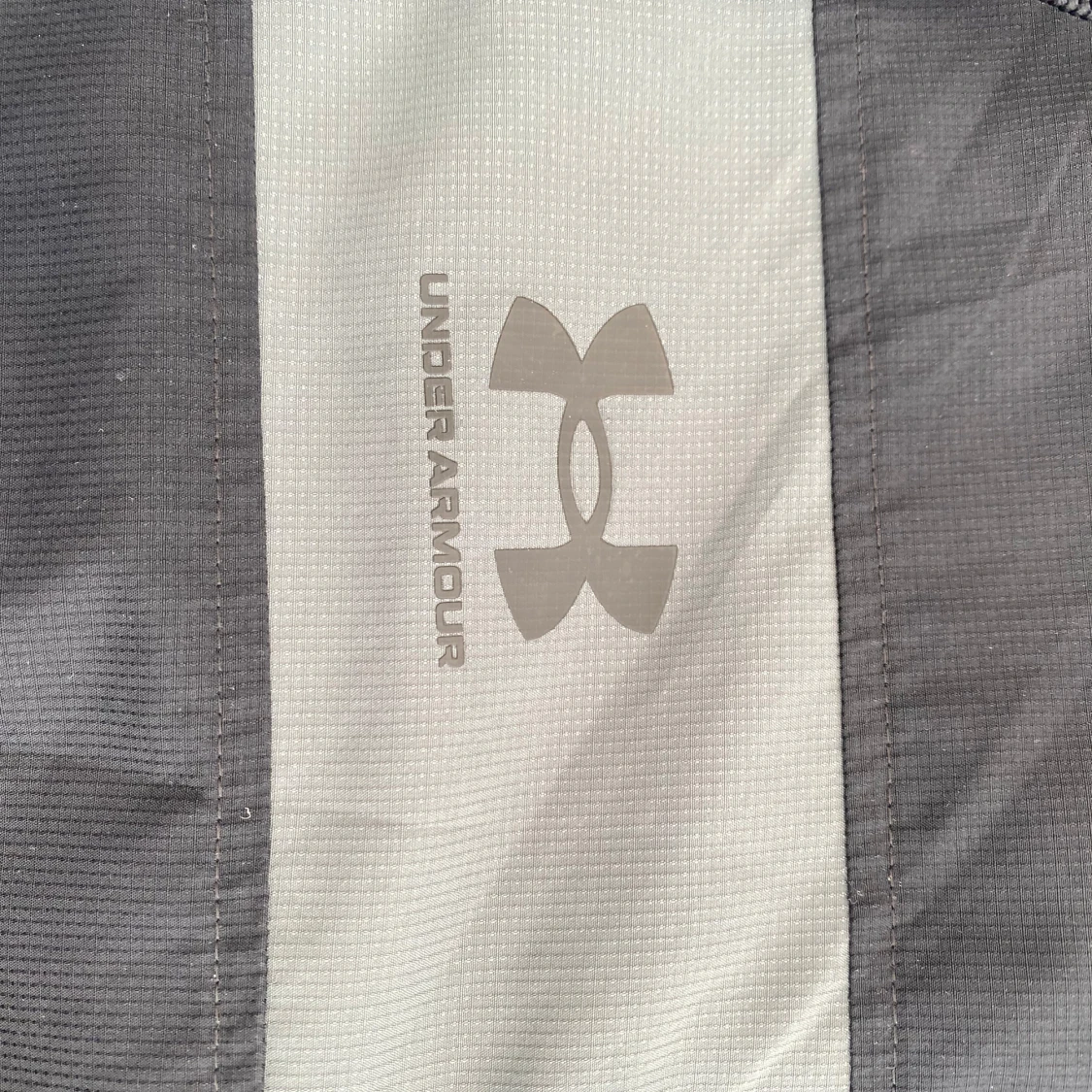 Grå vindjacka från Under Armour - 2