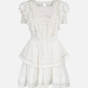 LOVE LOLITA klänning - Jättefin vit klänning som är perfekt till studenten. helt slutsåld med nypris 3000kr, köpt på Plick och använd en gång men är i nyskick förutom att den tvättats (för hand), storlek XS men passar även S 💗