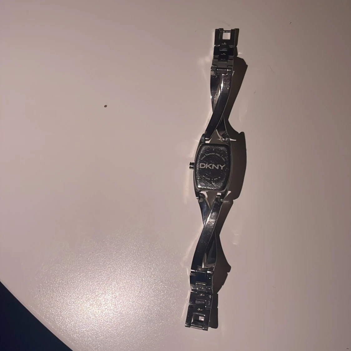 Silverfärgad armbandsklocka från DKNY - 1