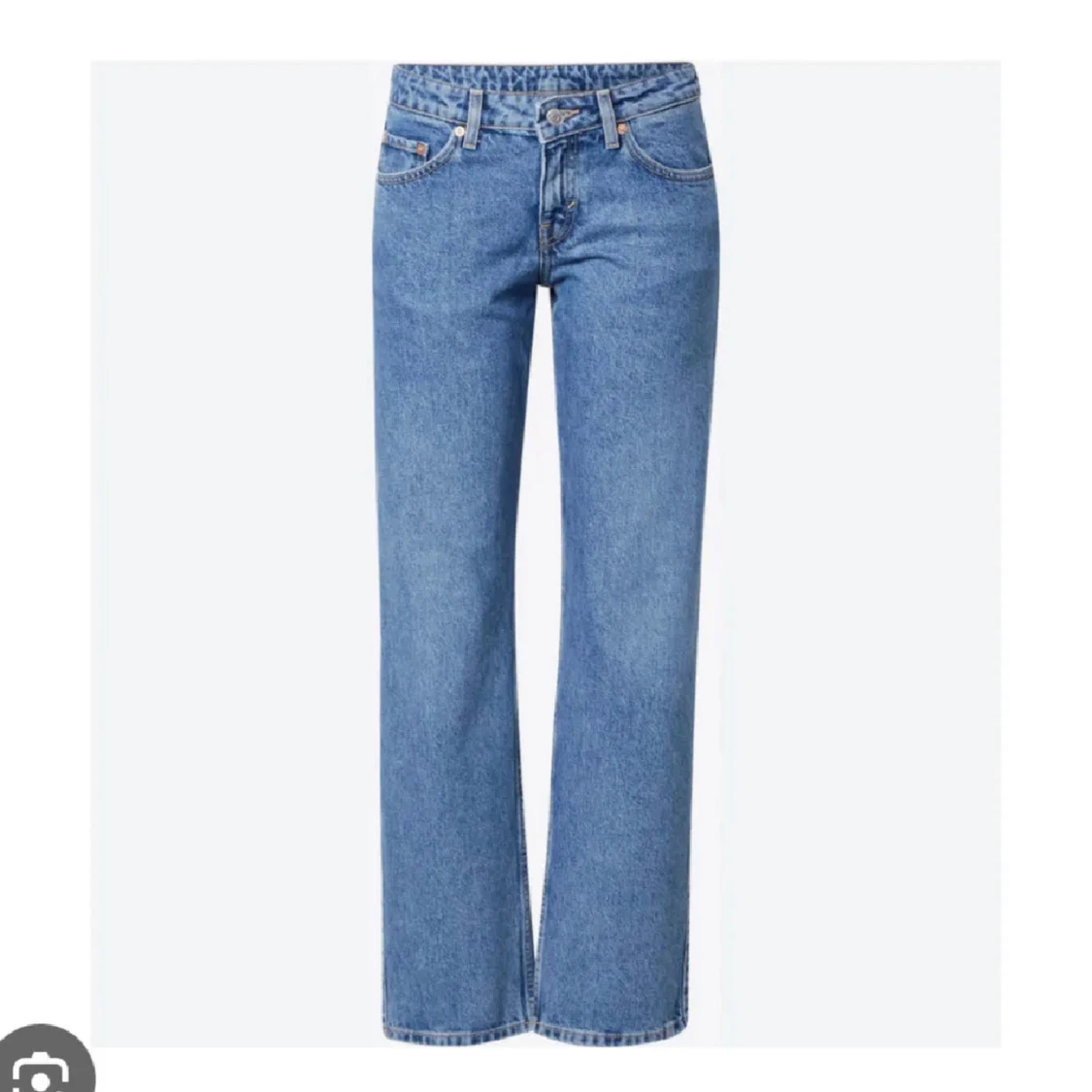 Blå raka jeans från Weekday