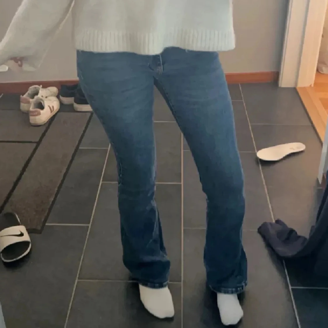 Mörkblåa jeans 