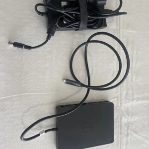 Dell dockningsstation USB C till Dell bärbara datorer - Säljer en docknings station och multiport Dell WD15  som man använder med alla nya dell bärbara datorer med USB  C 3.0 laddning . Följer med en 130 watt Dell laddare. Allt är original Dell Säljes: 700kr Först till kvarn