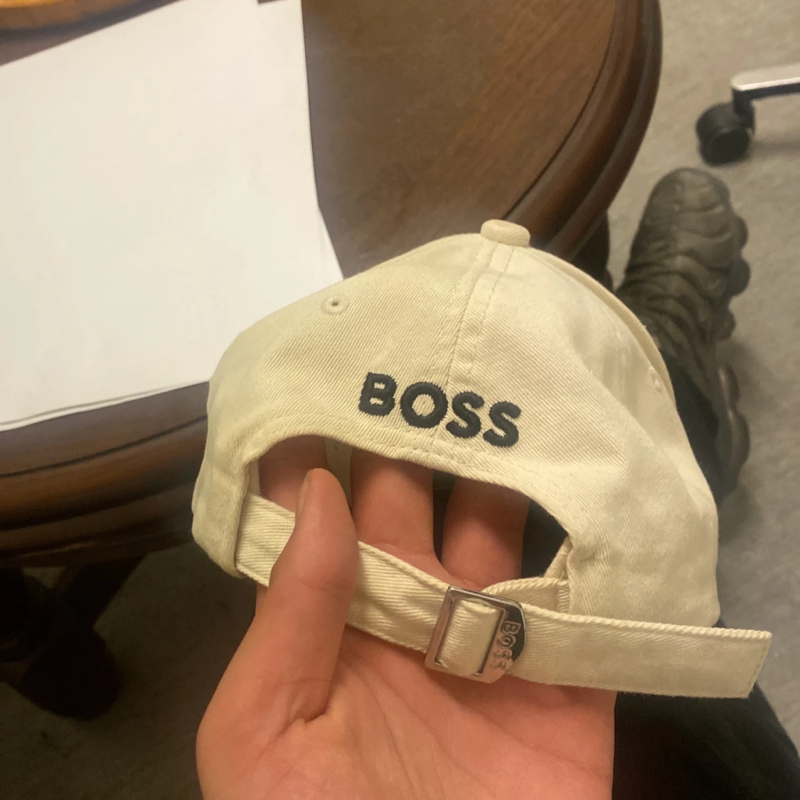 Beige keps från Boss - 1