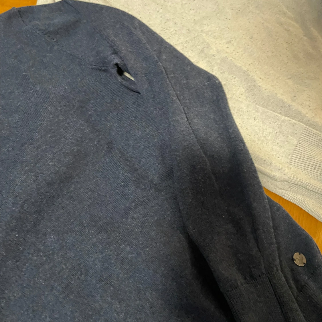 Två stickade tröjor  - 2