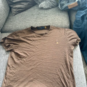 Ralph lauren t shirt - Perfekt nu inför sommaren.                                              Dondup replay polo Ralph lauren moncler valentino grisch laidback t shirt