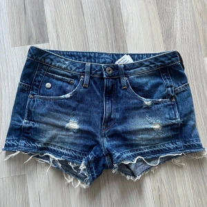 Lågmidjade shorts - Midjemått 38 cm💗 från g star
