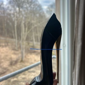  Carolina Herrera Good Girl - Mängden parfym visas på bild 1. Gillar inte riktigt doften längre, därav säljer jag:) 