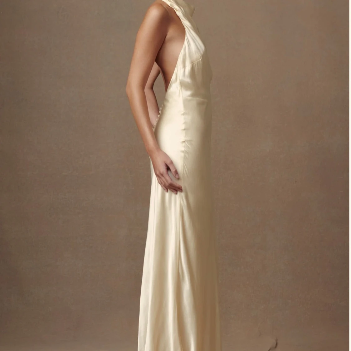 Champagnefärgad klänning - 3