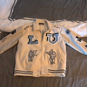 Varsity Jacka - Schysst Varsity jacka nu till våren och sommaren! Priset går att diskutera 