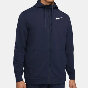 Nike träning tröja  - Nike träning / gym Hoodie i storlek M. Skicket är bra, inte använd så mycket. Köpt för 799kr. Skickar så fort jag kan!