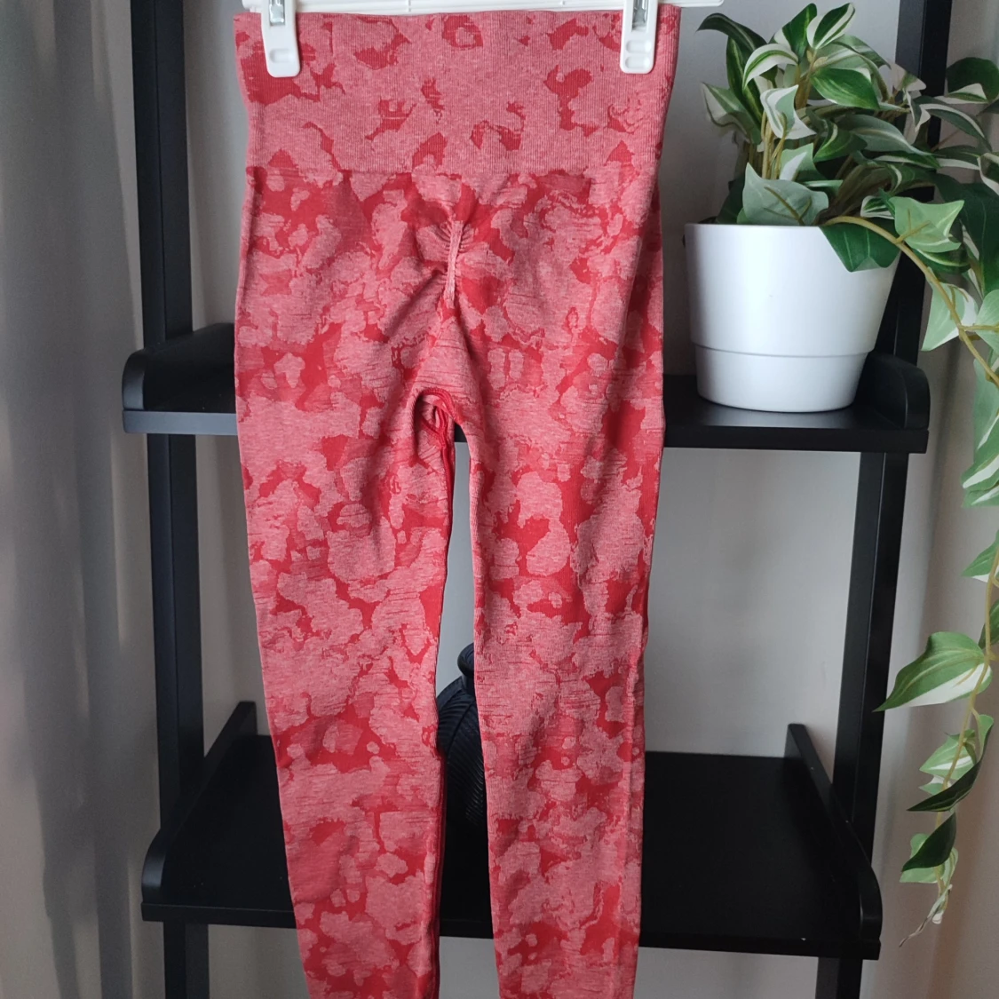 Kamouflage leggings från Gymshark i storlek XS - 2