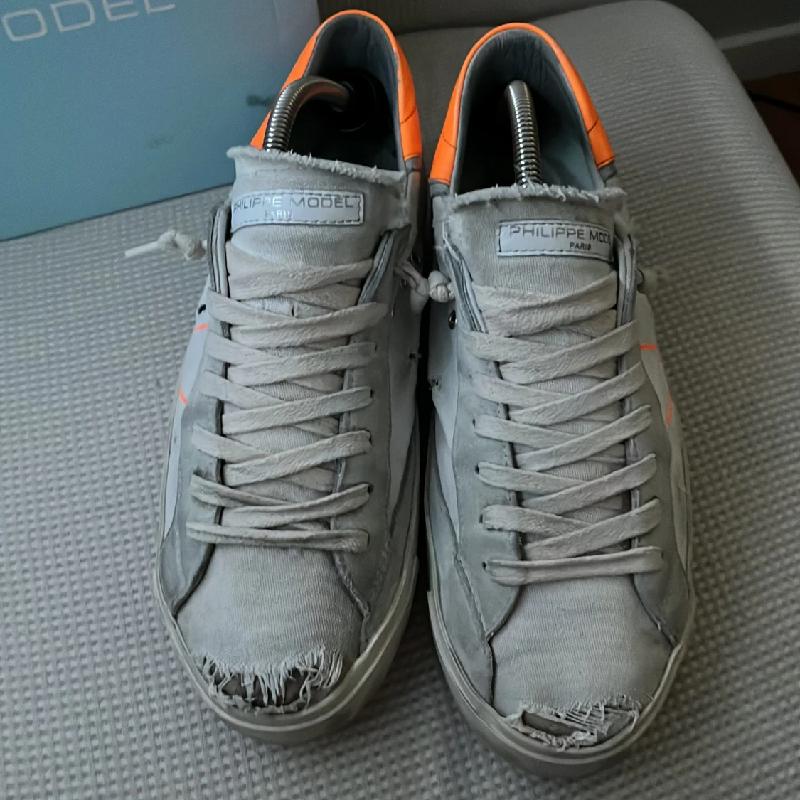 Vita sneakers från Philippe Model - 1