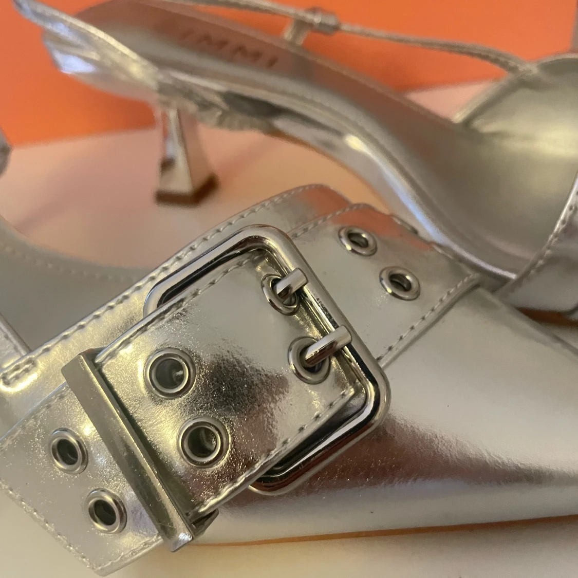 Silvriga klackar från Simmi London - 2