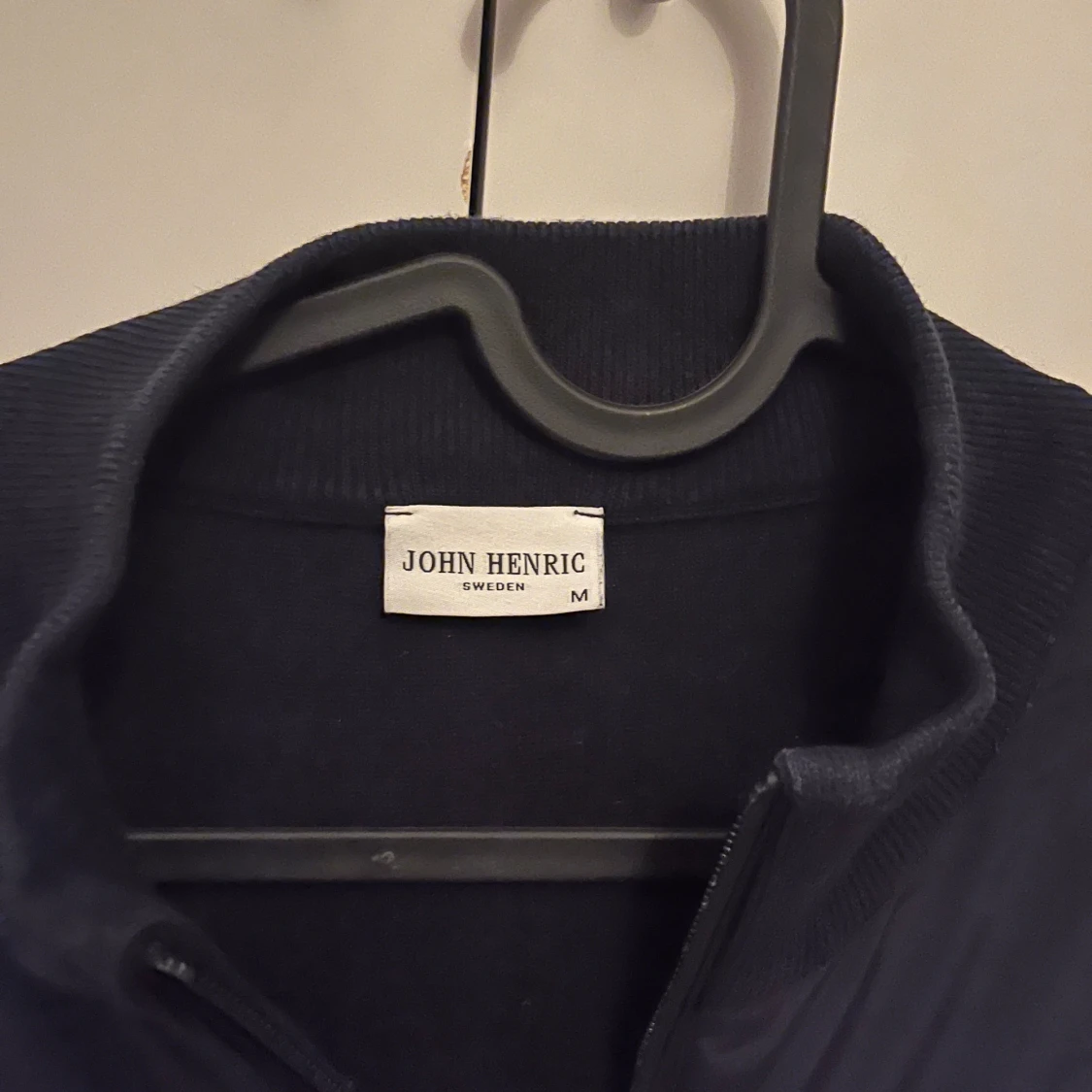 Mörkblå cardigan från John Henric - 1