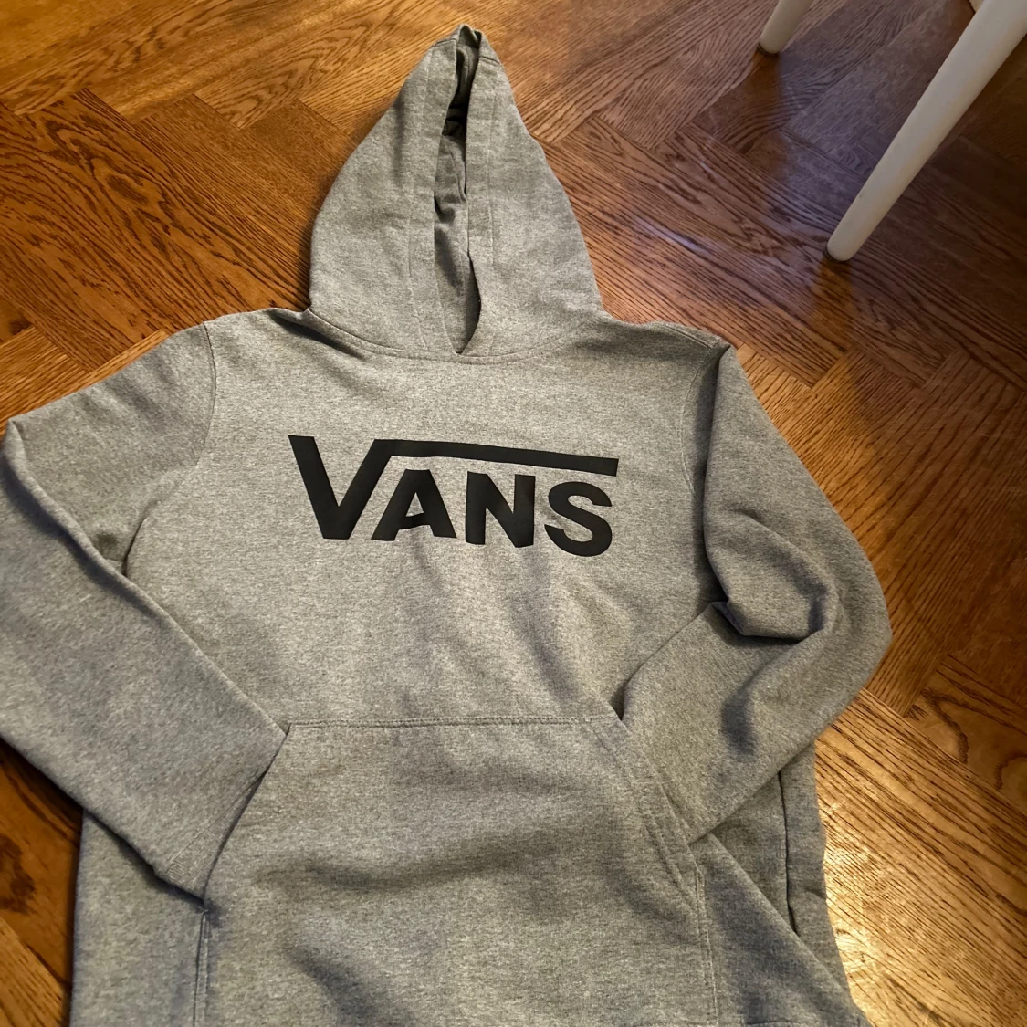 Grå hoodie från Vans