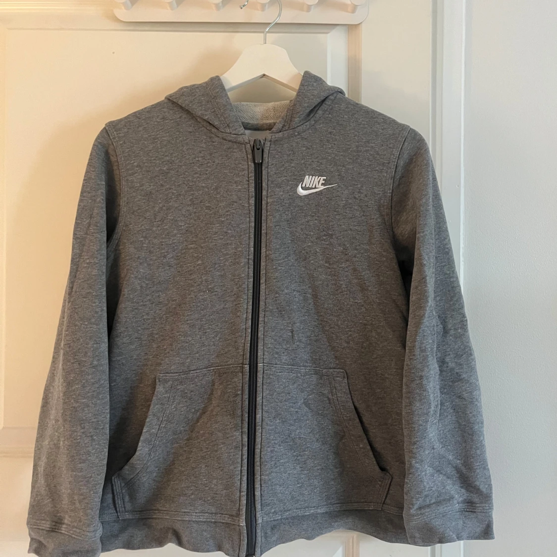 Grå hoodie från Nike