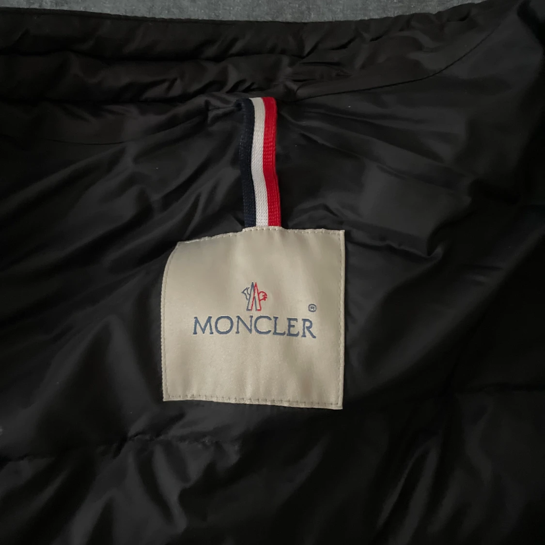Svart pufferjacka från Moncler - 2