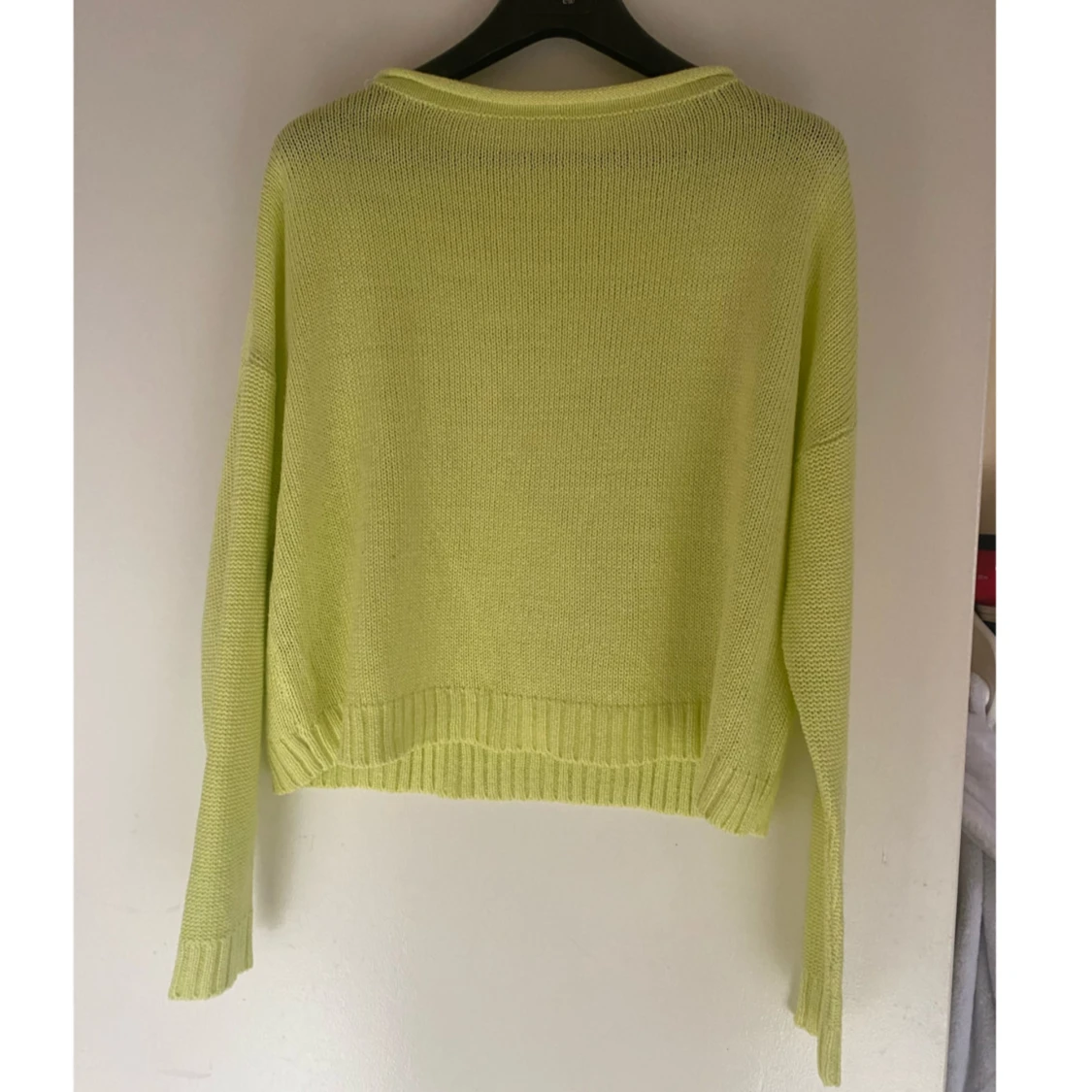 Limegul stickad tröja - 1