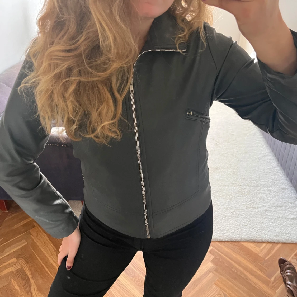 Svart skinnjacka med dragkedja - 2