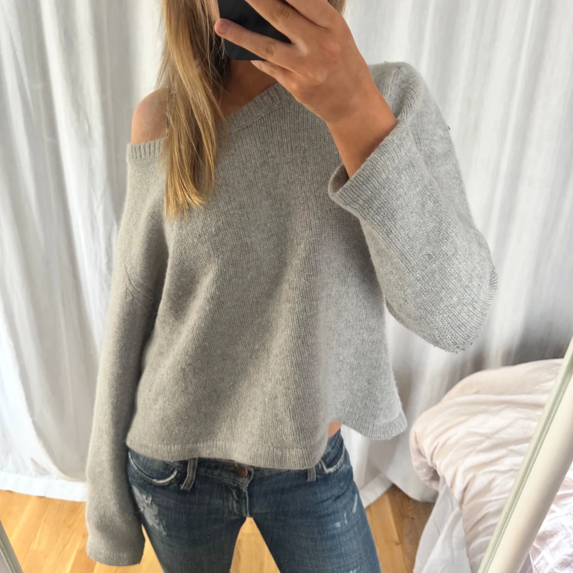 Grå offshoulder tröja - 1