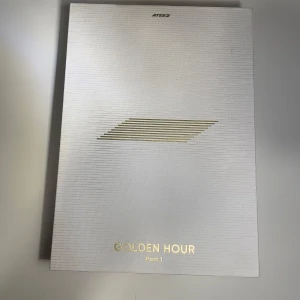 Ateez Golden Hour Album - Ateez Golden Hour Album. Part 1 version. Allt som ska vara med är med. 5 photocards. (Skriv om ni vill se vilka photocards det är!) Köpt för 450kr.
