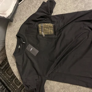 Fendi T-shirt helt oanvänd  - Passar inte mig helt oanvänd helt ny storlek L/XL