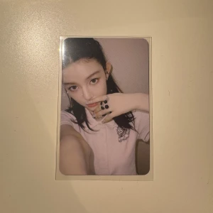 Kpop new jeans pc  - Officiell! New jeans Danielle pc, pris kan diskuteras. Kolla gärna mina andra annonser 💕