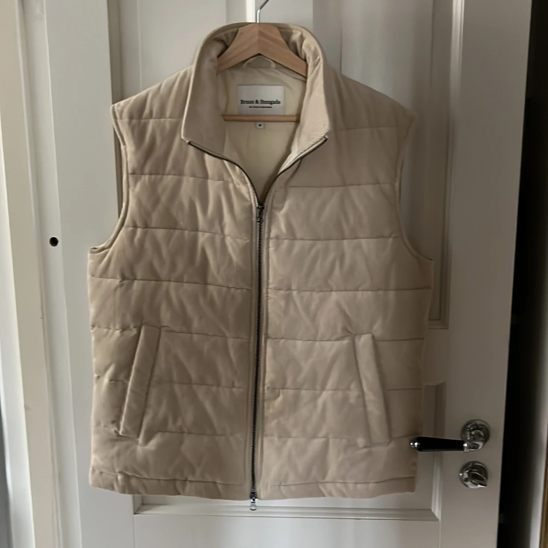 Beige quiltad väst från Bruun & Stengade