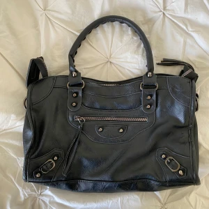 Citybag  - Superfin väska som är väldigt praktisk för vardagen. 