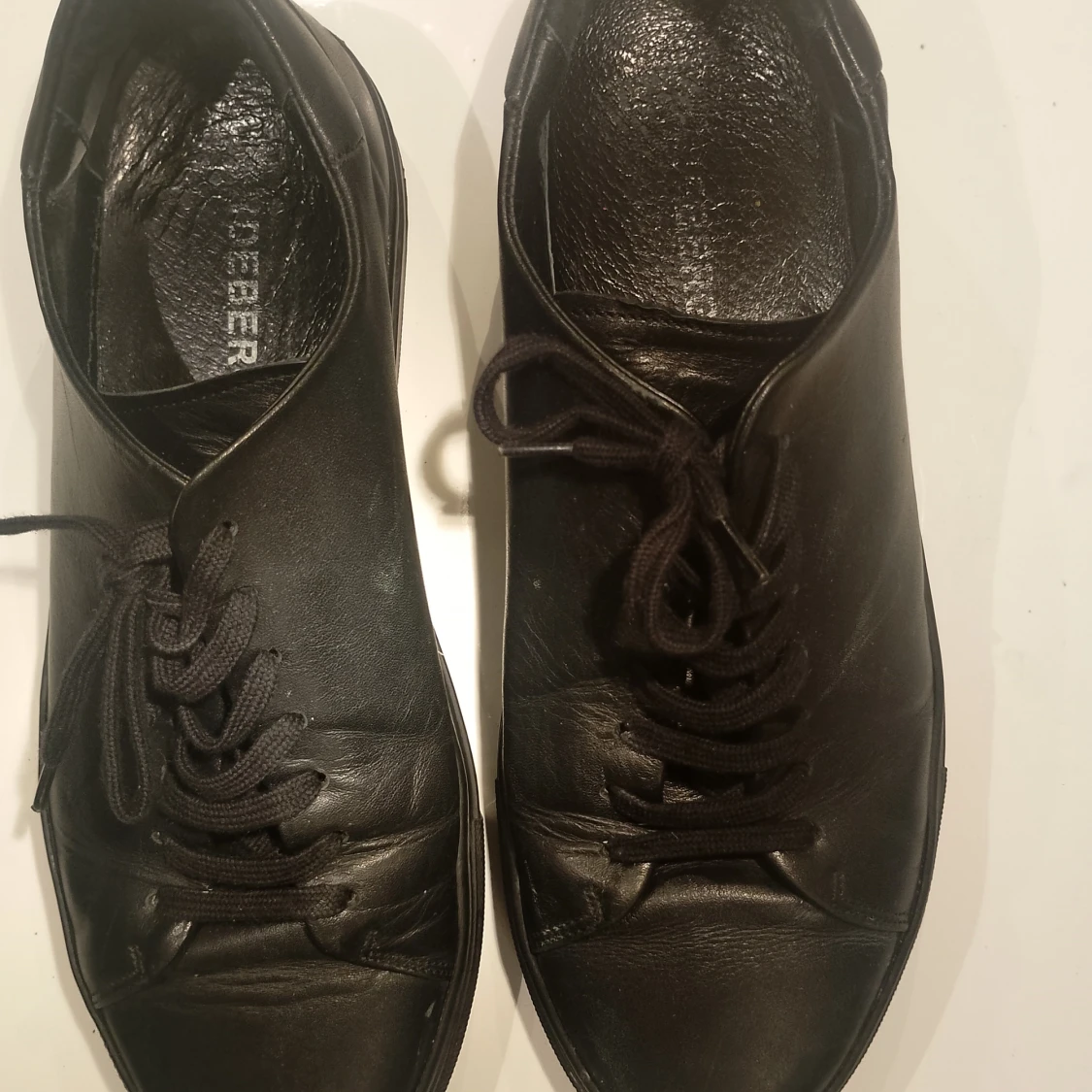 Svarta sneakers i skinn från Iceberg - 1