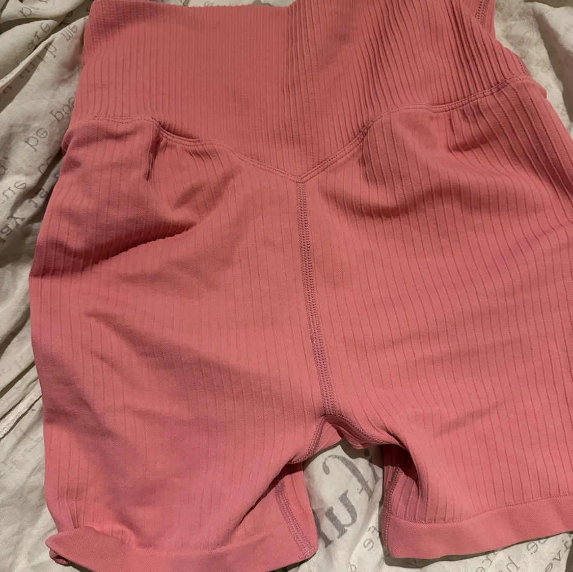 Rosa ribbade shorts från Aim'n - 2