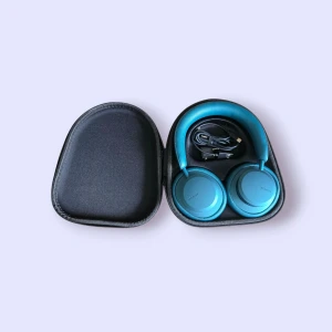 Gröna trådlösa headphones från Urbanista - Riktigt snygga hörlurar med bra ljud. Aldrig använda, endast testade. Kommer med fodral och sladd-tillbehör. Nypris: 1700 kr.