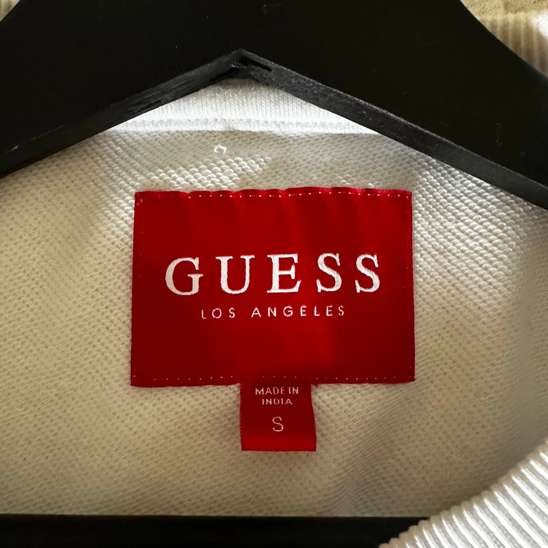 Vit långärmad tröja från Guess - 2