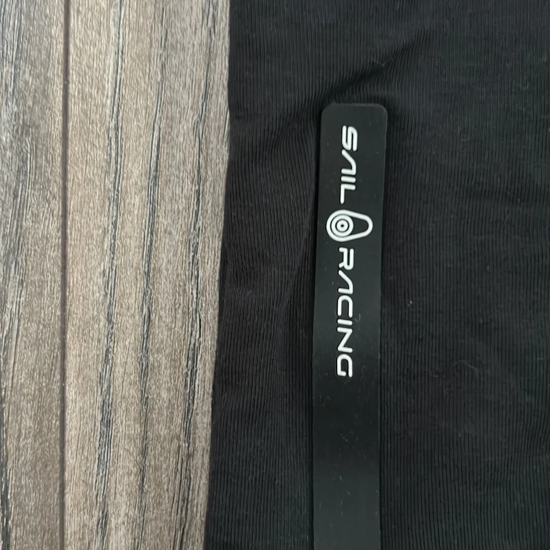 Svart linnetopp från Sail Racing XS - 1