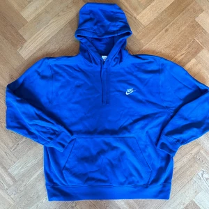Blå Nike hoodie XL(Medium, Large) - Blå Nike Hoodie i Nyskick  Storlek XL. Passar MEDIUM(OS) , Large👕  Inga flaws