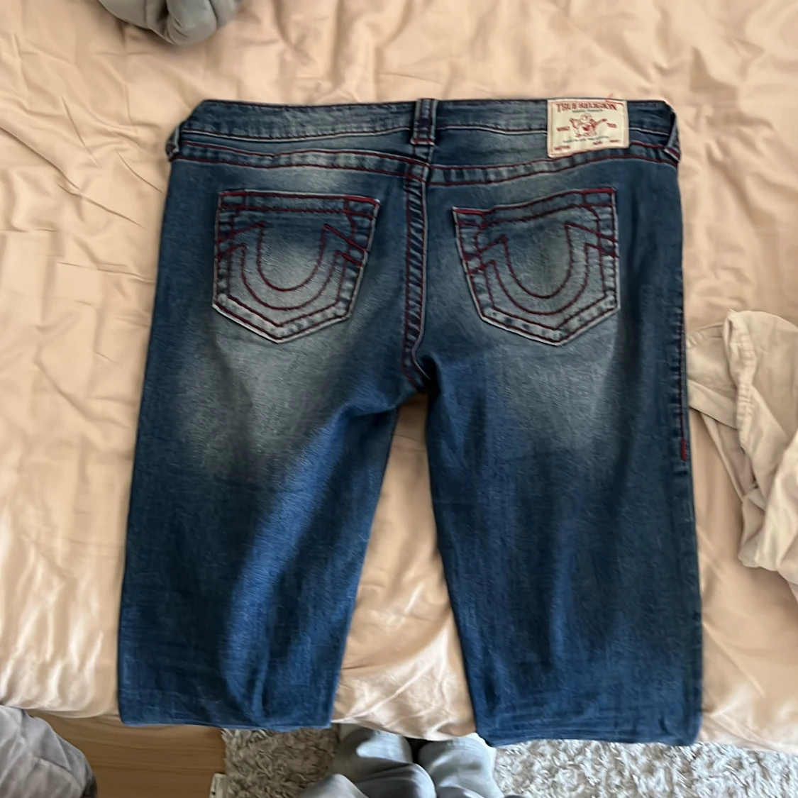 True Religion jeans med röd söm, stl 29