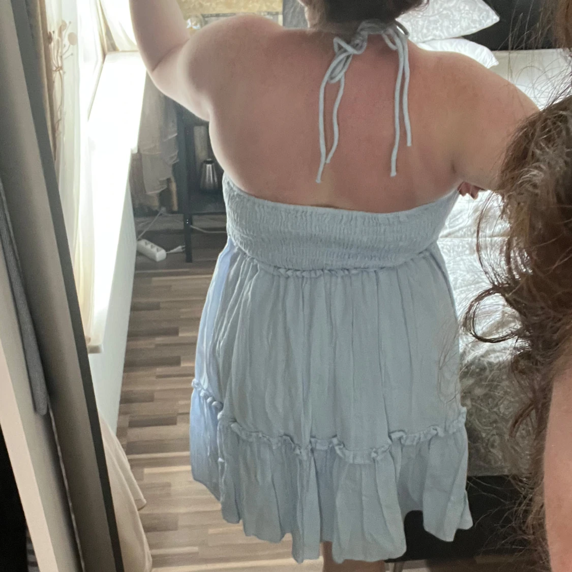 Ljusblå halterneck kortklänning - 1