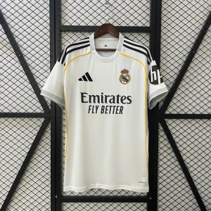 25/26 REAL MADRID  - 25/26 REAL MADRID • Storlek S/M/L • Tryck på ryggen valfritt (max 15 karaktärer) • Frakt 5-17 dagar 🚚 • DM vid köp ✍️