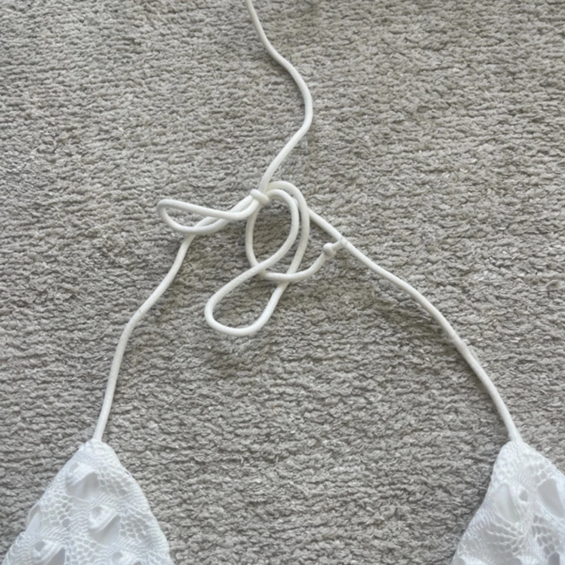 Vit topp med spets och knyt - 2