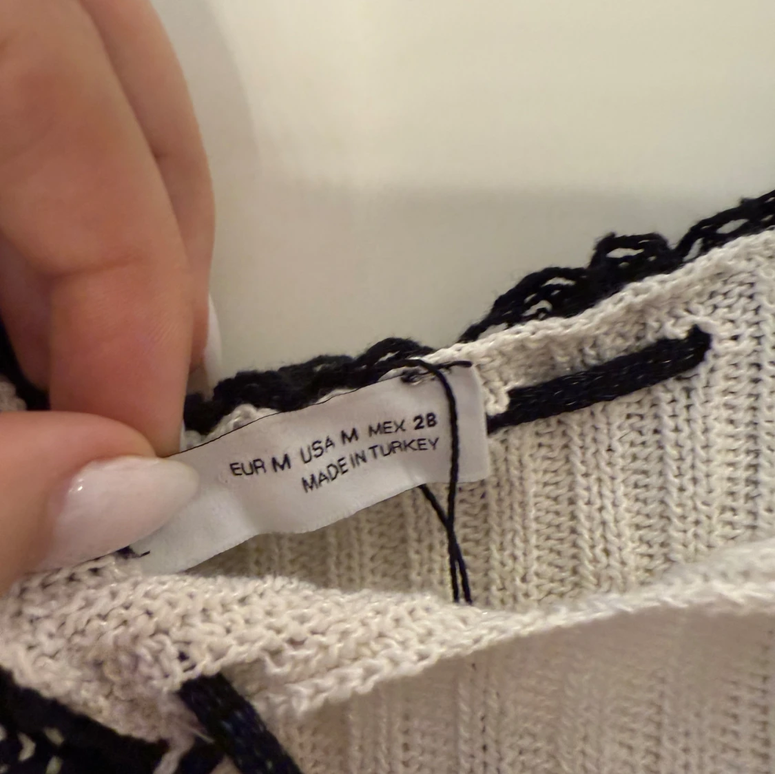 Stickad svartvit topp - 2