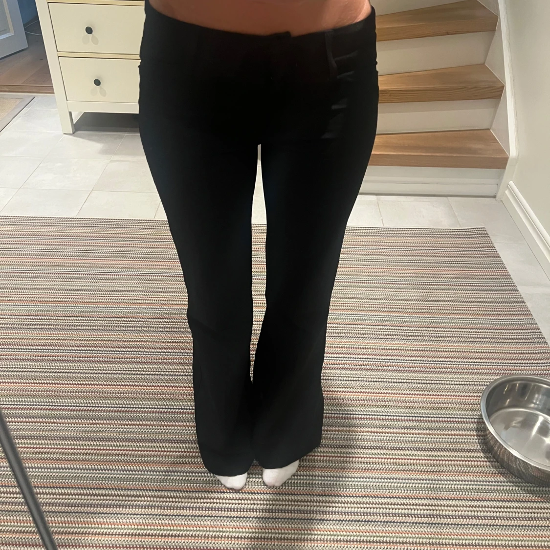 Svarta bootcut byxor med stretch