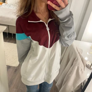 Puma kofta/jacka - Snygg jacka/kofta från Puma i coola färger💗💗 