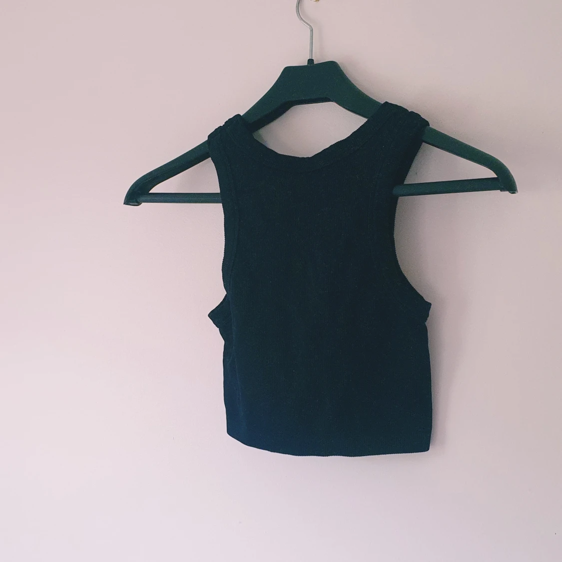 Svart ribbad croppad linnetopp - 1